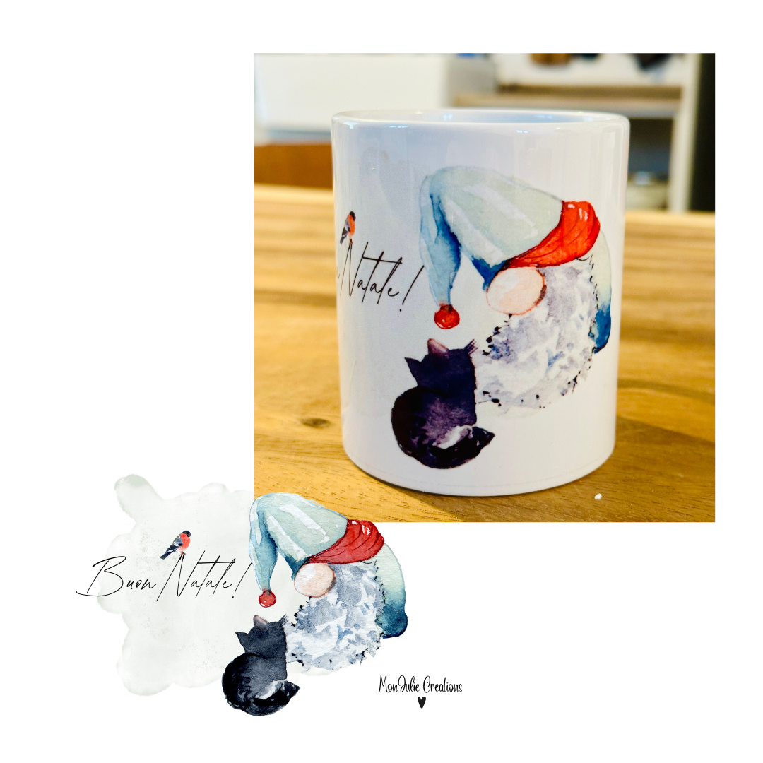 Tazza mug natalizia con gnomo, gattino e uccellino per augurare buon natale.