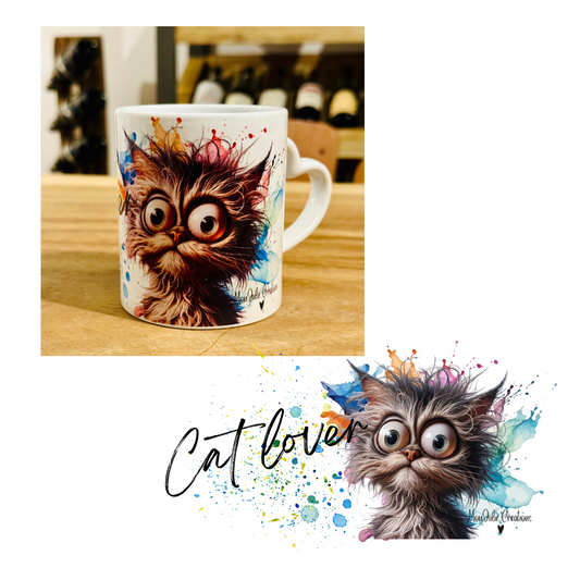 Tazza mug con manico a forma di cuore, grafica con gatto divertente e scritta Cat lover.