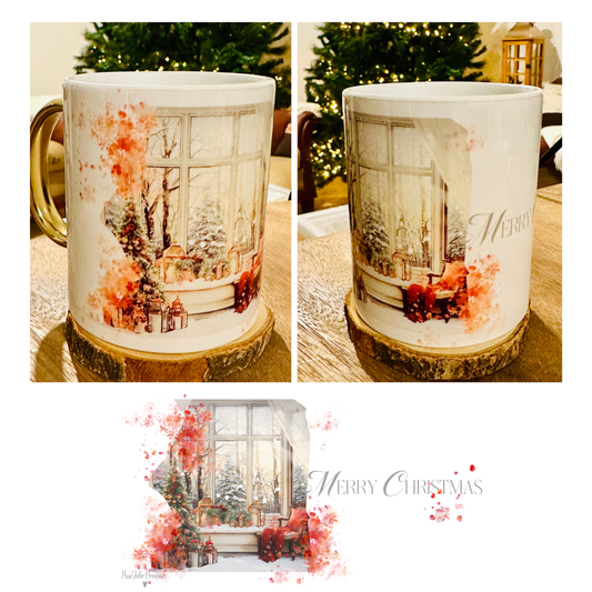 Tazza mug natalizia in ceramica con manico in oro, stampa e progetto grafico realizzati artigianalmente. Immagine natalizia originale vintage con finestra decorata  su sfondo con alberi innevati e scritta Merry Christmas. L'immagine sottostante le due foto, rappresenta la grafica per intero.