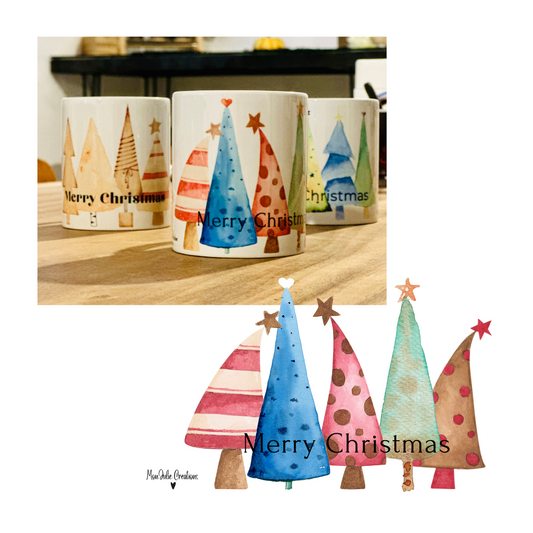 Tazza mug natalizia con quattro coloratissimi alberelli di natale e scritta Merry Christmas.