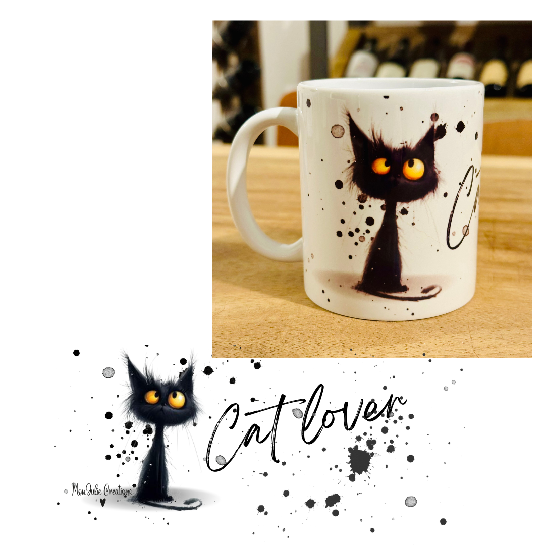 Tazza mug con manico a forma di cuore, grafica con gatto divertente e scritta Cat lover.