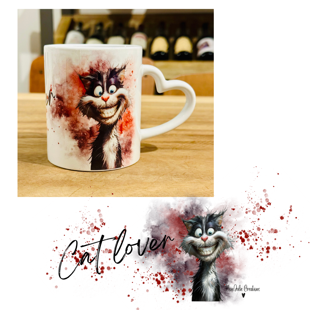 Tazza mug con manico a forma di cuore, grafica con gatto divertente e scritta Cat lover.